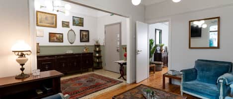 Comfort Apartment, 2 Bedrooms, Balcony, City View | Living area