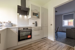 Coffee/tea maker, fridge, microwave, oven - Marine Place | Flat 9 (St Andrews)