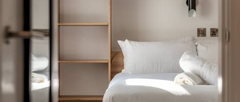 Iron/ironing board, free WiFi, bed sheets