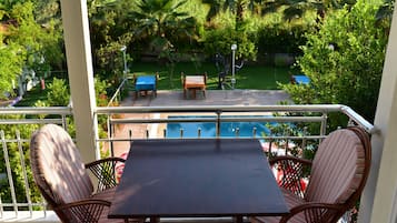 Classic Room, Balcony, Garden View | Outdoor dining