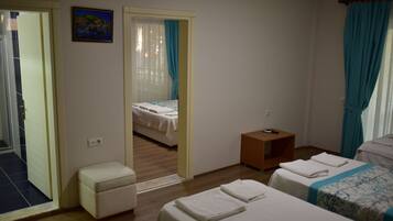 Classic Studio Suite, Balcony, Garden View | Desk, soundproofing, free WiFi