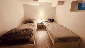 1 bedroom, WiFi - Barker.... (Toronto)