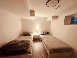 1 bedroom, WiFi - Barker.... (Toronto)