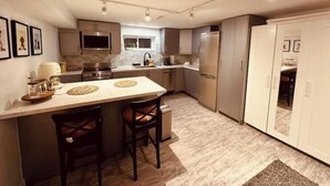 Private kitchen - Barker.... (Toronto)