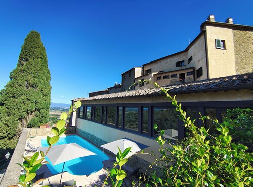 Tuscanflat Castle