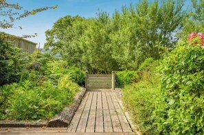 Garden view - Rural Cabin for two with private hot tub (Bridport)
