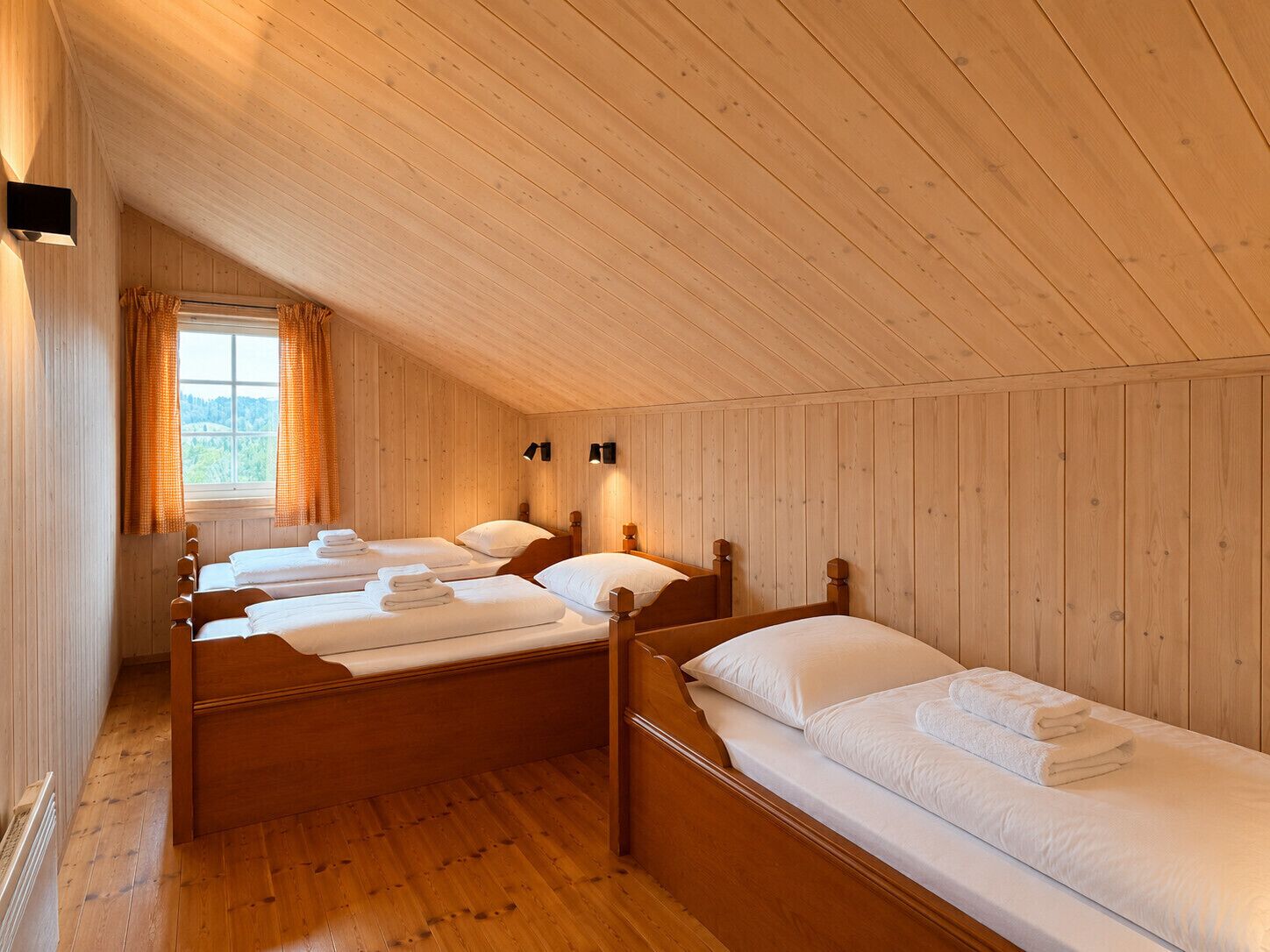 Free WiFi, bed sheets