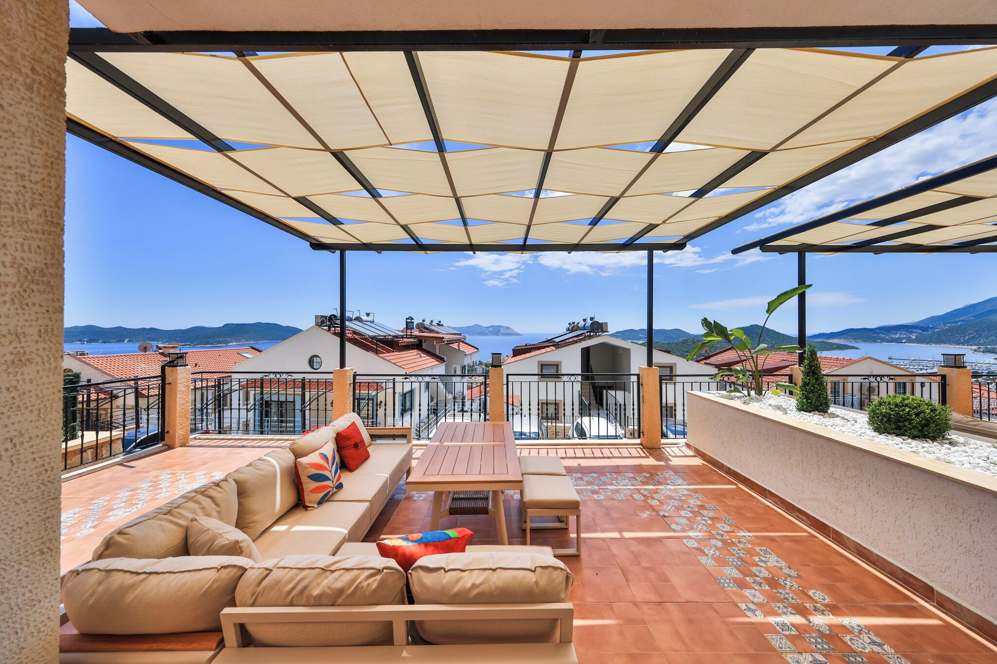 Classic Apartment, 2 Bedrooms, Non Smoking, Partial Sea View | Property grounds