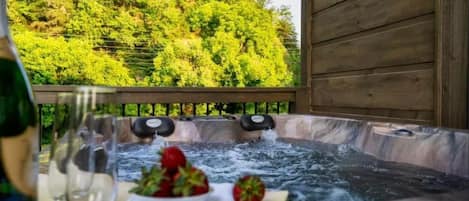 Outdoor spa tub