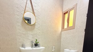 تجهيزات دش، مجففات شعر، مناشف، صابون