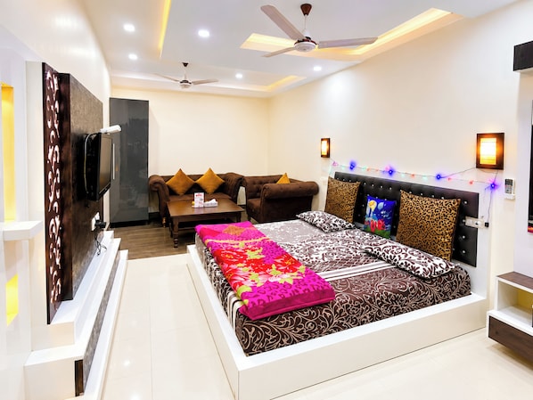 Deluxe Double Room, Air conditioning | Hypo-allergenic bedding, desk, free WiFi - Hotel S Kakkar Inn Ludhiyana (Ludhiana)