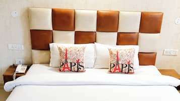Hypo-allergenic bedding, desk, free WiFi