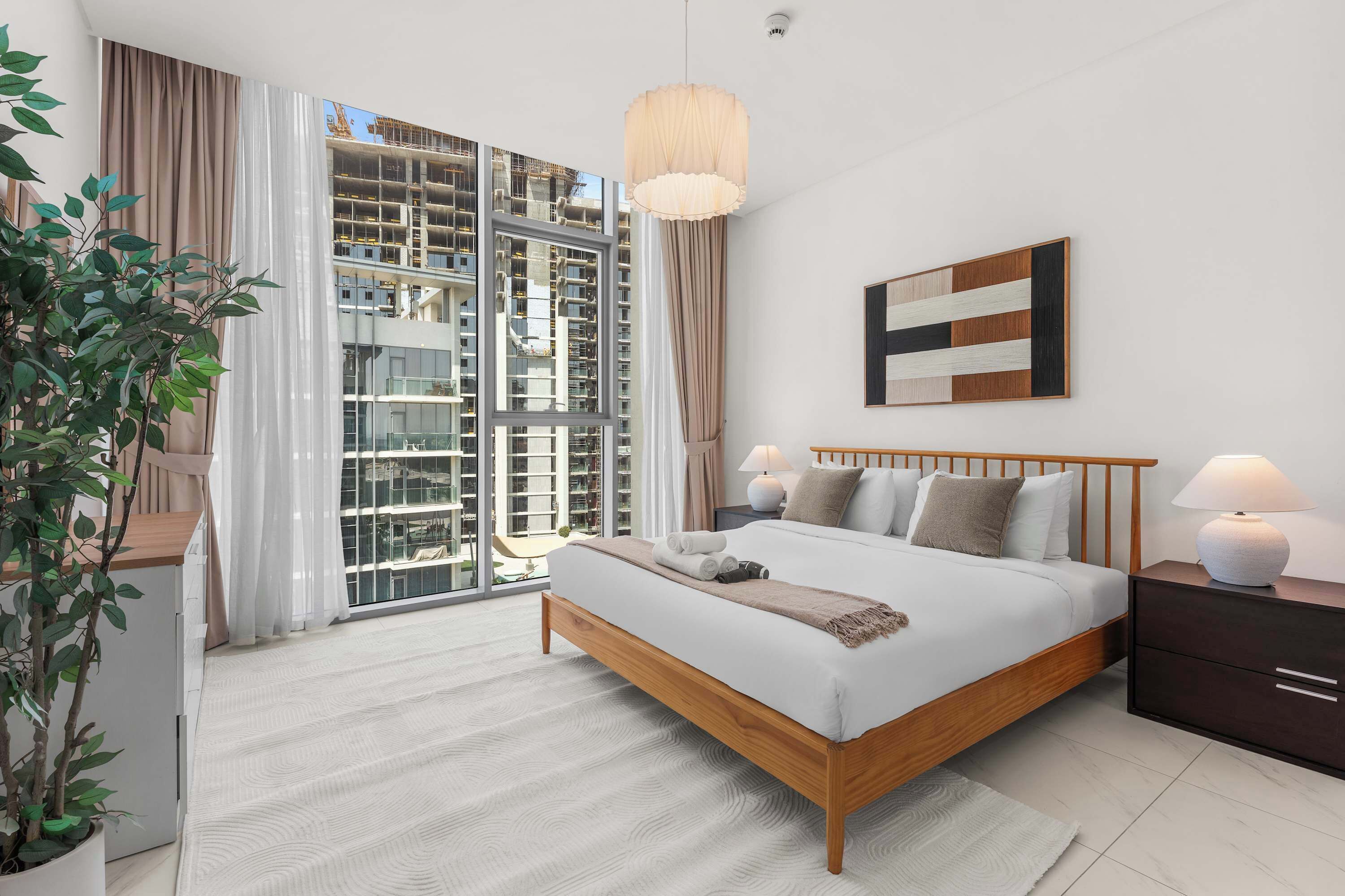 Tabla de planchar con plancha, wifi y ropa de cama 