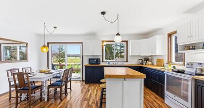 Beachglass Cottage - 5 Bedrooms, Large Yard