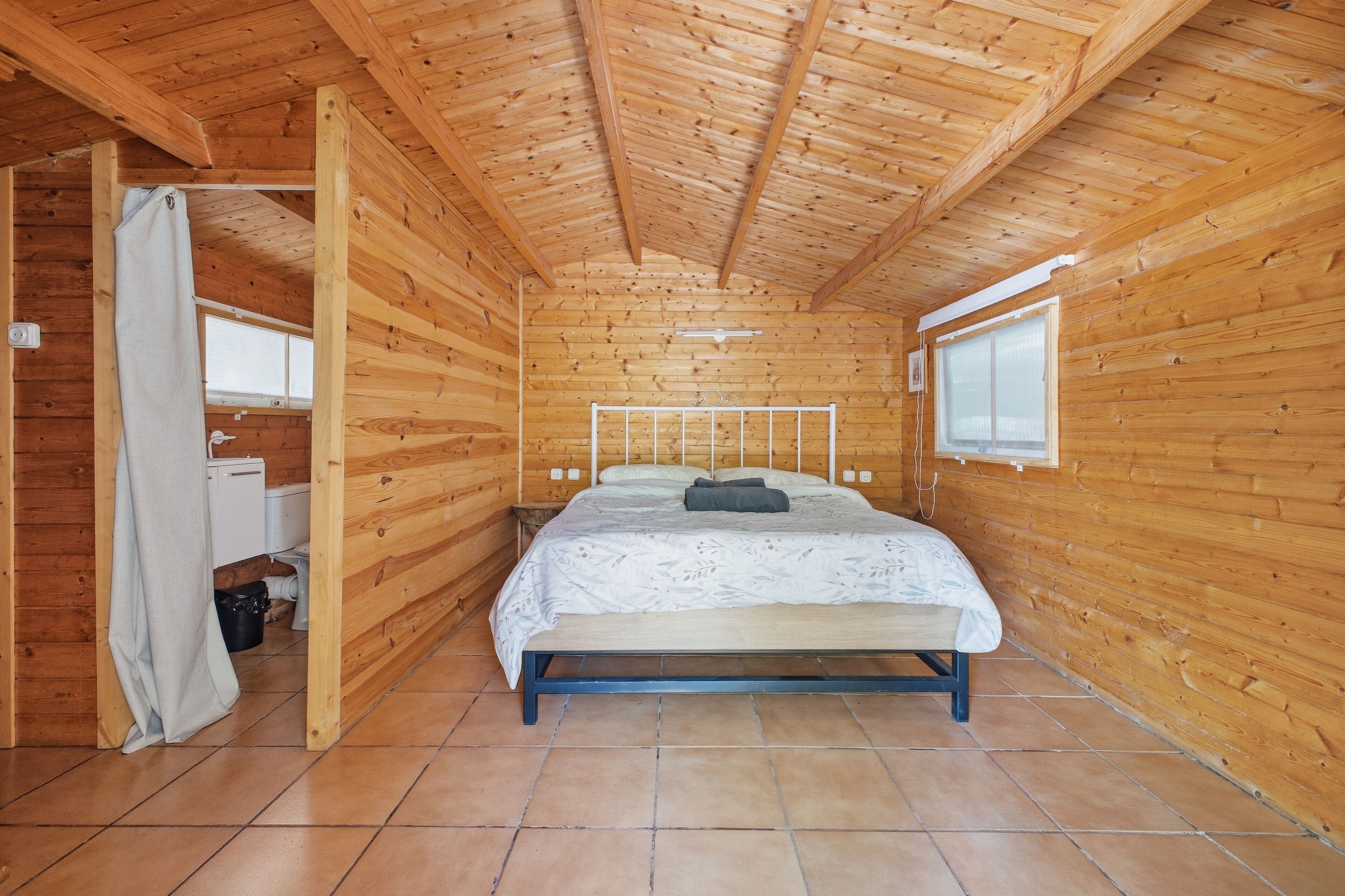 8 chambres, accès Internet, draps fournis