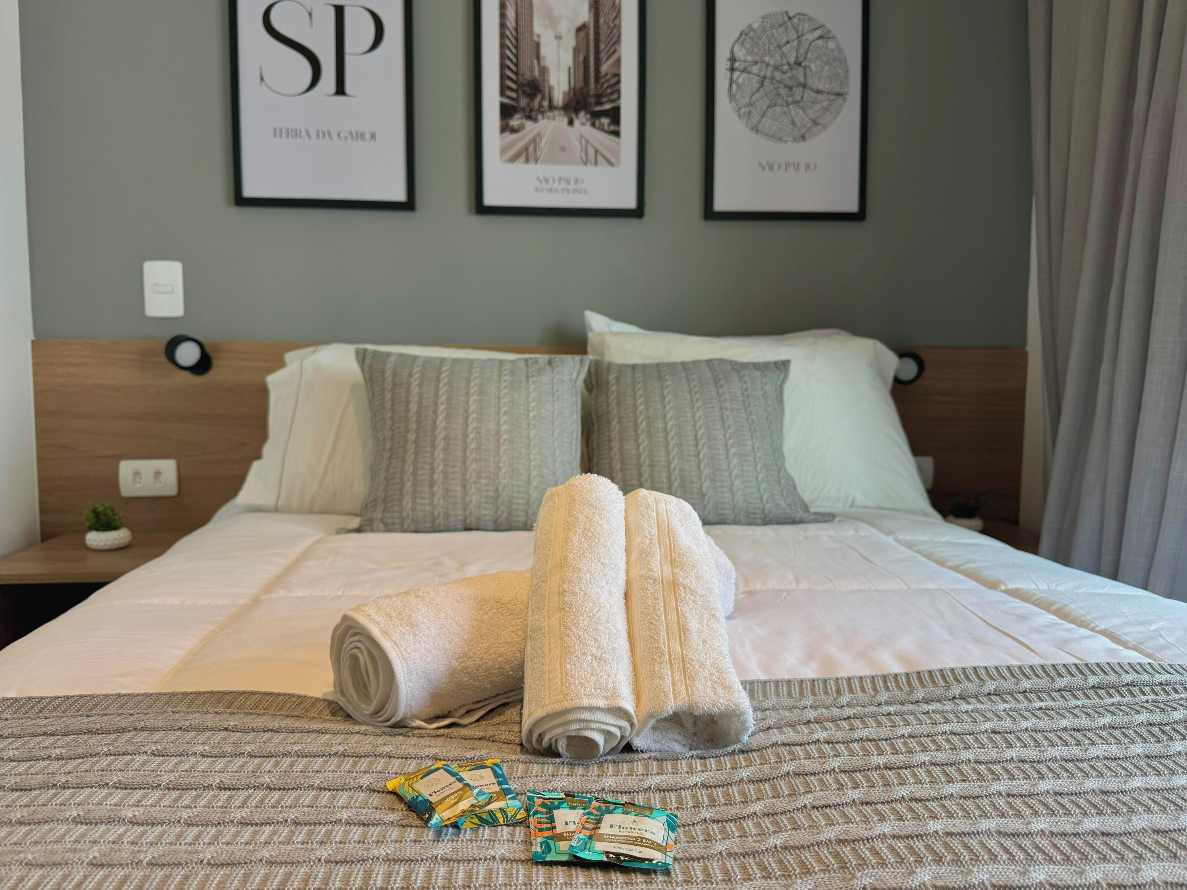 Deluxe Studio Suite, Balcony, City View | Iron/ironing board, free WiFi