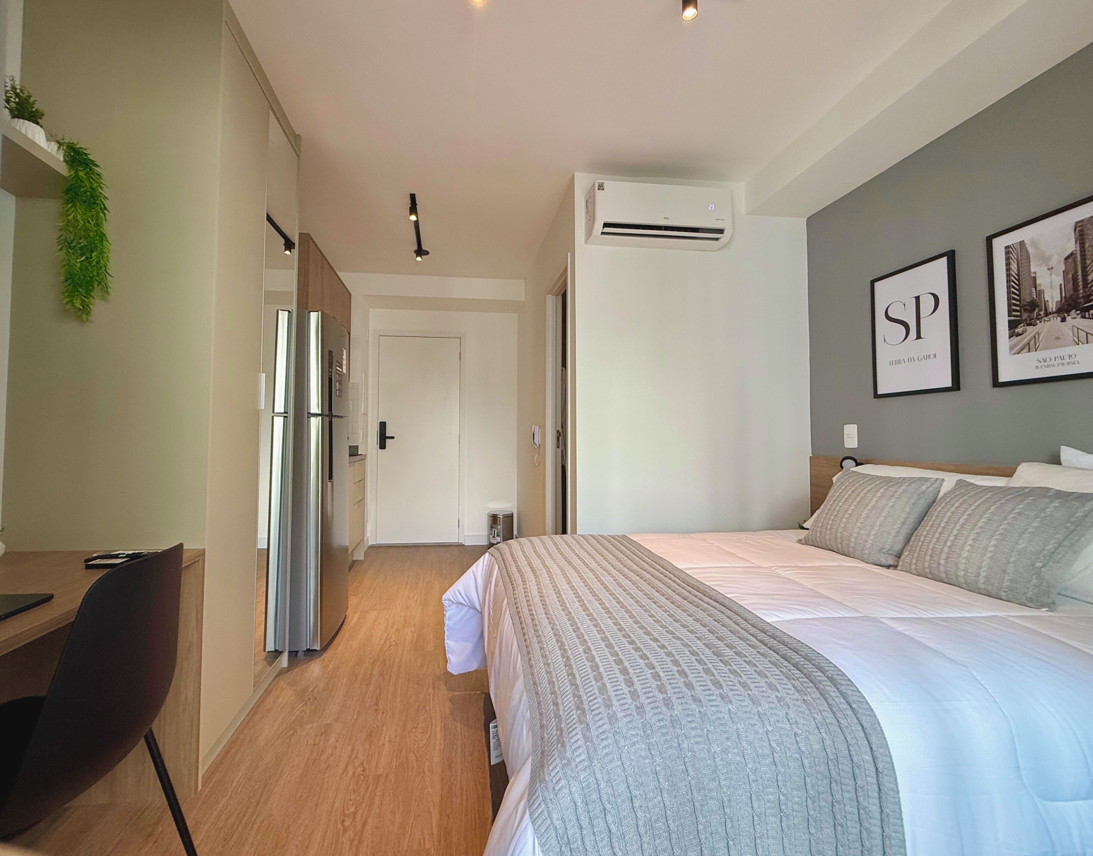 Deluxe Studio Suite, Balcony, City View | Iron/ironing board, free WiFi