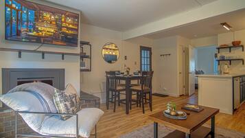 Smart TV, fireplace