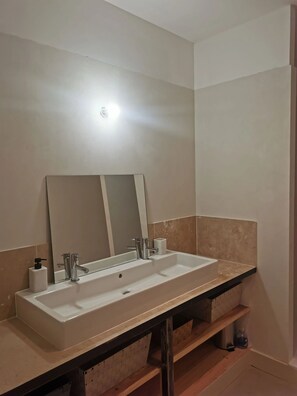 Bathroom - Homerez - Spacious house near Valréas with pool (Valréas)