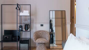 City Double Room, Balcony, City View | Interior