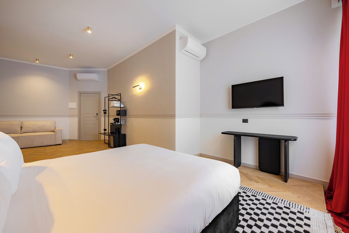 ห้องคอมฟอร์ทสำหรับสี่ท่าน | ตู้นิรภัยในห้องพัก, โต๊ะทำงาน, พื้นที่ทำงานแบบใช้แล็ปท็อป, ผ้าม่านกันแสง