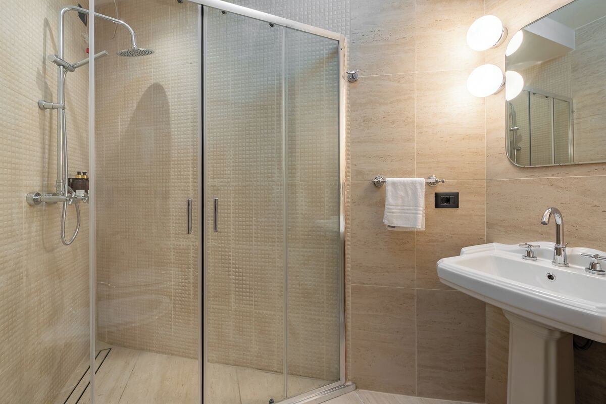 Doppia Deluxe | Bagno | Doccia, asciugacapelli, asciugamani, sapone