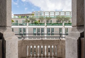 Quarto casal urbano, sacada, vista para a cidade | Área da propriedade