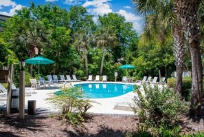 Pool - Steps to Beach, Sleeps 9, Near Coligny, 2 Kings & Bunk Room, 3 beds. 2.5 baths (Hilton Head Island)