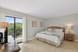 Room - Steps to Beach, Sleeps 9, Near Coligny, 2 Kings & Bunk Room, 3 beds. 2.5 baths (Hilton Head Island)