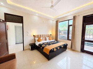 Deluxe Double Room, Balcony - Hotel Sarovar Mcleodganj At Bhagsu Chowk (Dharamshala McLeod Ganj Rd,)