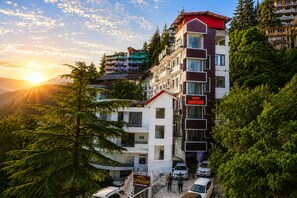 Exterior - Hotel Sarovar Mcleodganj At Bhagsu Chowk (Dharamshala McLeod Ganj Rd,)