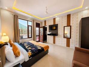Deluxe Double Room, Balcony - Hotel Sarovar Mcleodganj At Bhagsu Chowk (Dharamshala McLeod Ganj Rd,)