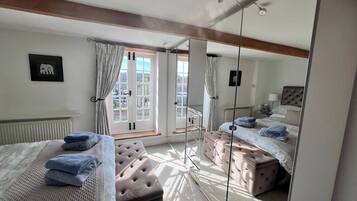 Iron/ironing board, free WiFi, bed sheets