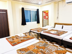 Hypo-allergenic bedding, desk, soundproofing, free WiFi - Hotel Mahakal Stay Ujjain (Ujjain)