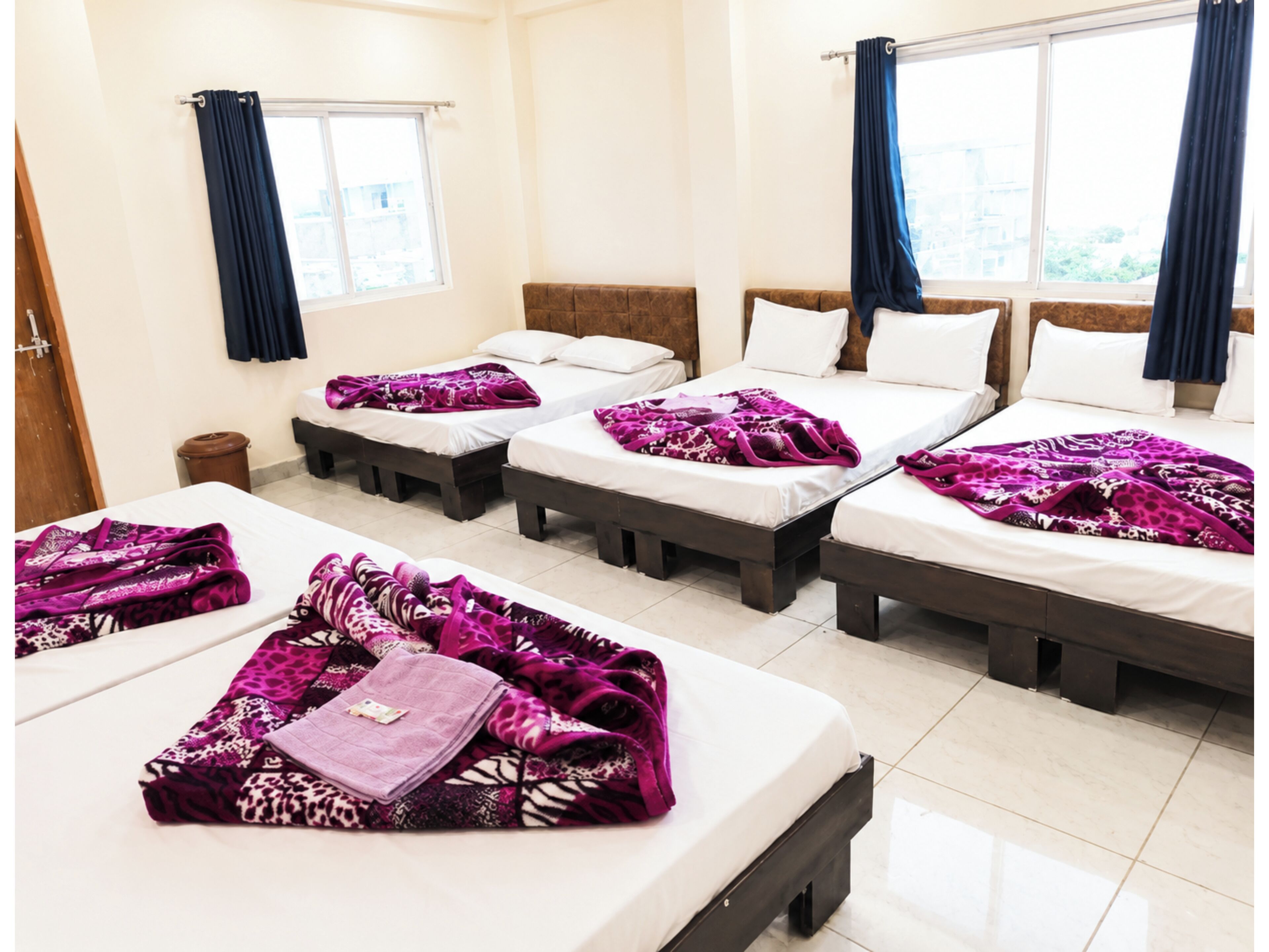 Hypo-allergenic bedding, desk, soundproofing, free WiFi