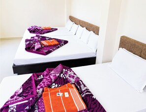 Hypo-allergenic bedding, desk, soundproofing, free WiFi