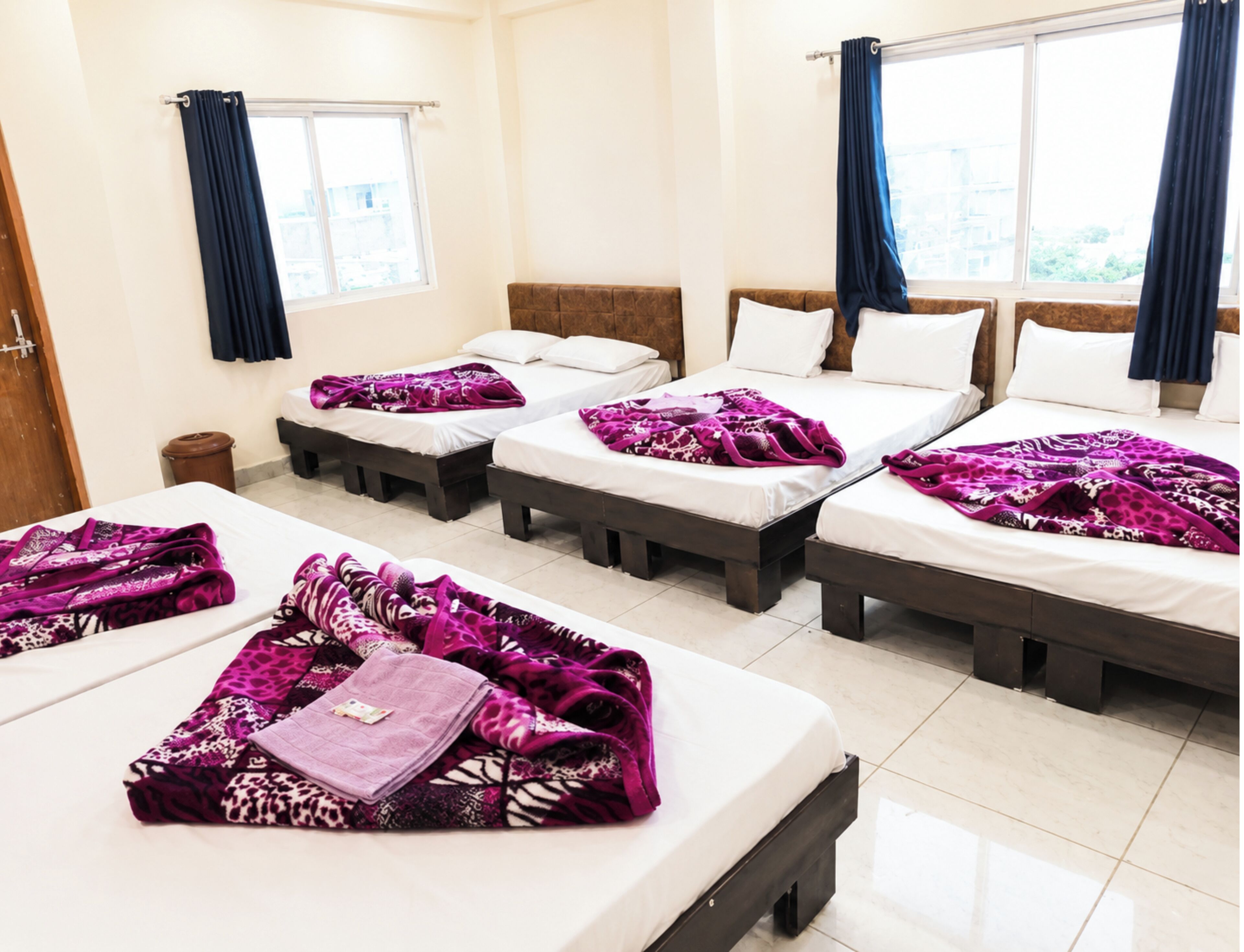 Bộ đồ giường kháng dị ứng, bàn, phòng cách âm 