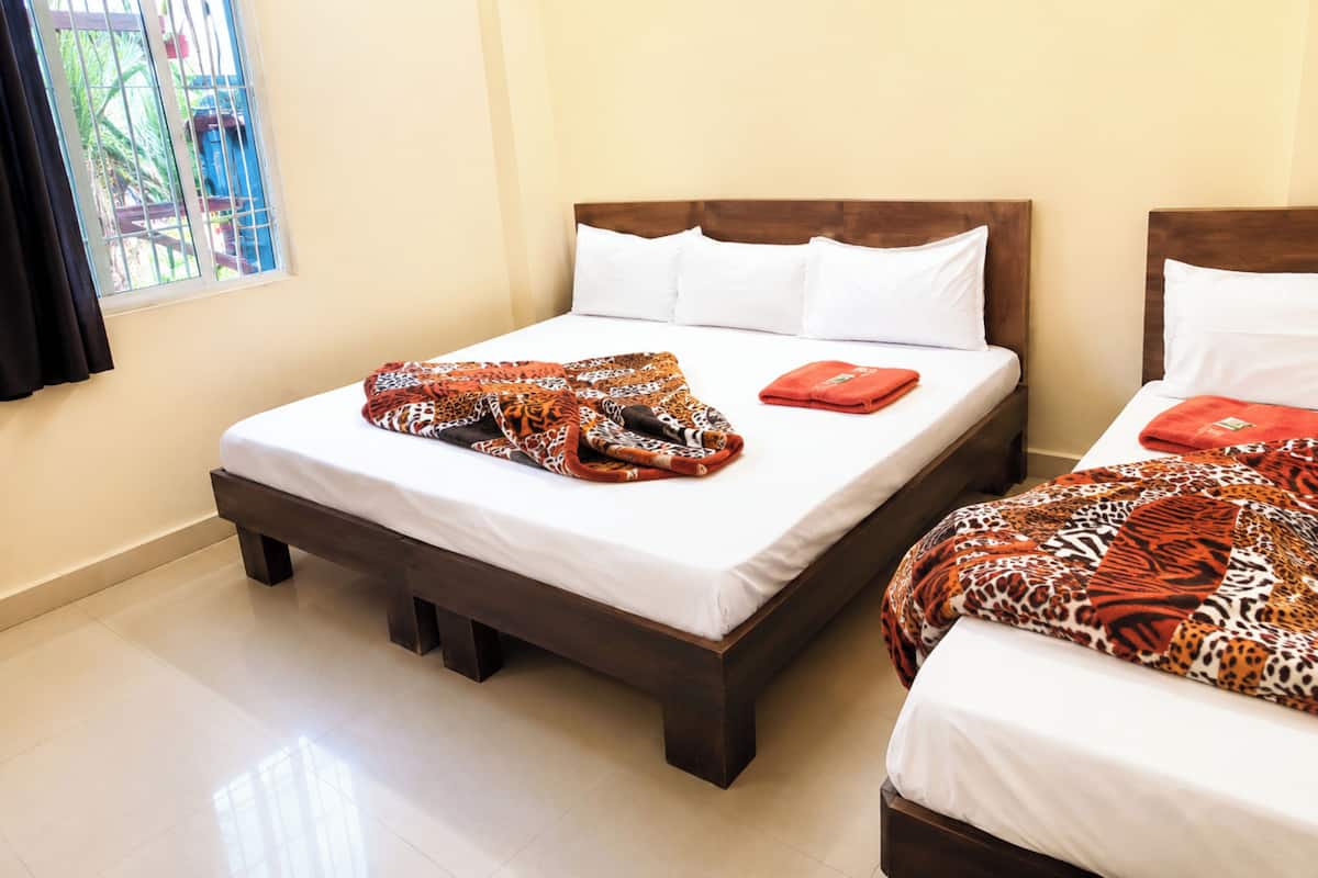 Hypo-allergenic bedding, desk, soundproofing, free WiFi