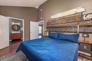 Room - Ski Mountain Manor | Theater Room | Hot Tub | Fire Pit | Sleeps 14 (Gatlinburg)