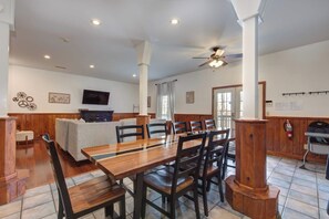 Dining - Ski Mountain Manor | Theater Room | Hot Tub | Fire Pit | Sleeps 14 (Gatlinburg)