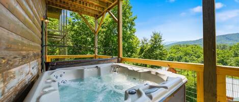 Outdoor spa tub