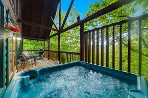 Outdoor spa tub - Forget Me Not | Theater | Hot Tub | Mt LeConte Views | Sleeps 18 (Pigeon Forge)