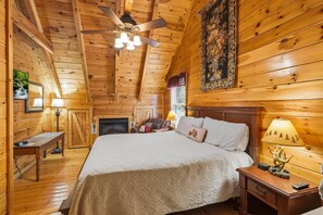 Room - Forget Me Not | Theater | Hot Tub | Mt LeConte Views | Sleeps 18 (Pigeon Forge)