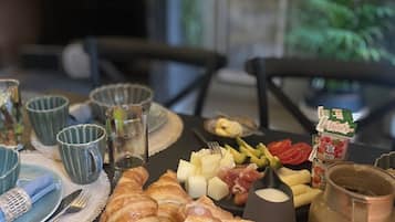 Desayuno bufé gratuito y diario