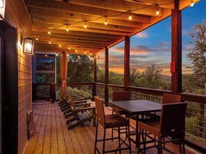 Outdoor dining - Nice Views, Theater, Gameroom, Arcade, Hot Tub (Pigeon Forge)