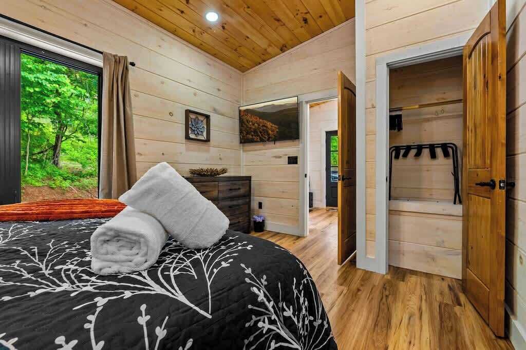 3 Schlafzimmer, Schreibtisch, Bügeleisen/Bügelbrett, Reisekinderbett
