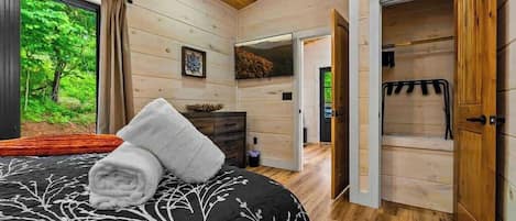 3 Schlafzimmer, Schreibtisch, Bügeleisen/Bügelbrett, Reisekinderbett