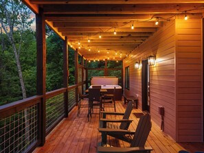 Outdoor dining - Nice Views, Theater, Gameroom, Arcade, Hot Tub (Pigeon Forge)