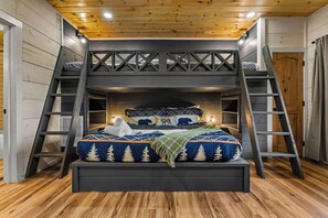 Room - Nice Views, Theater, Gameroom, Arcade, Hot Tub (Pigeon Forge)
