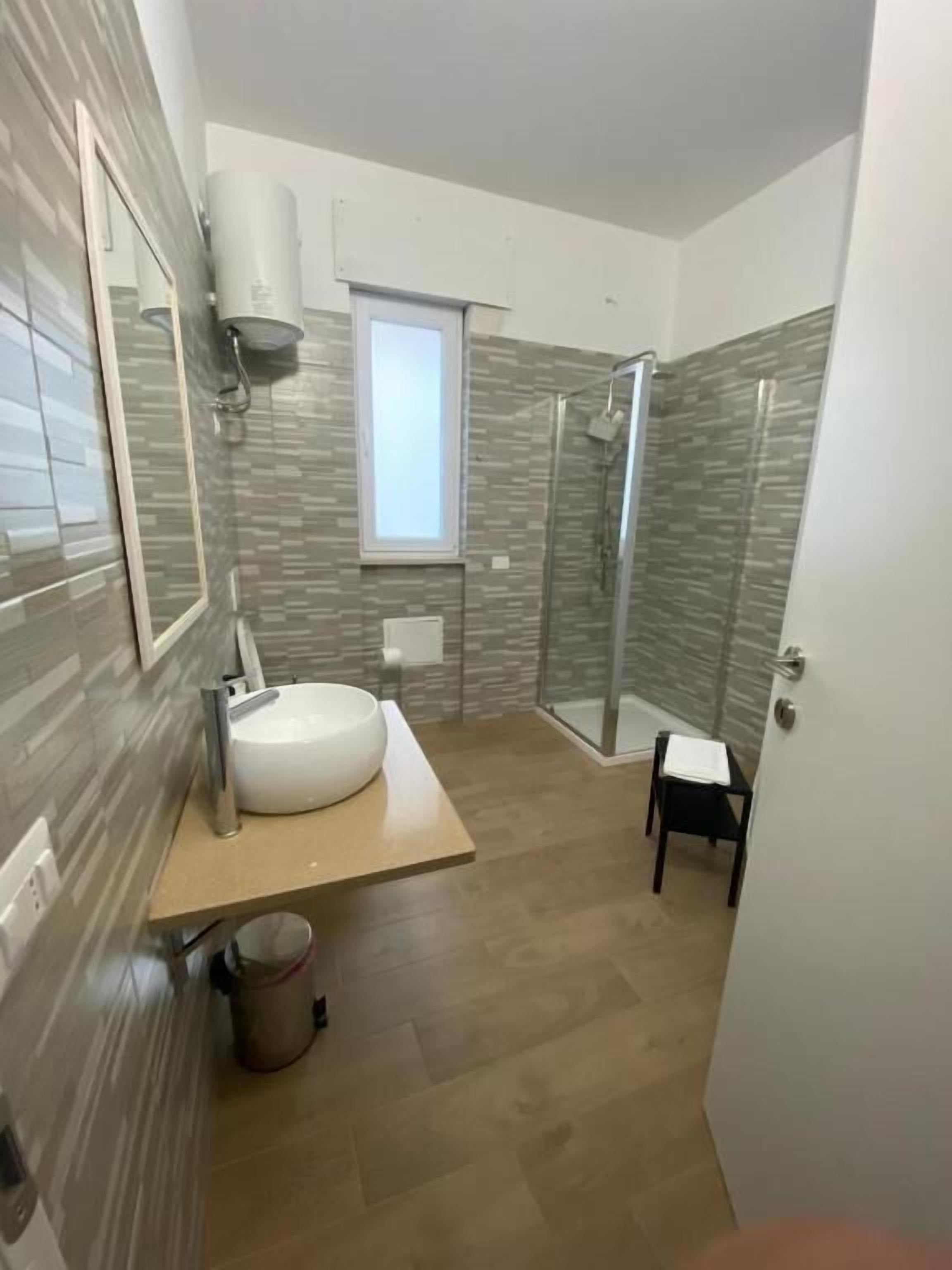 Kostenlose Toilettenartikel, Seife, Shampoo, Toilettenpapier
